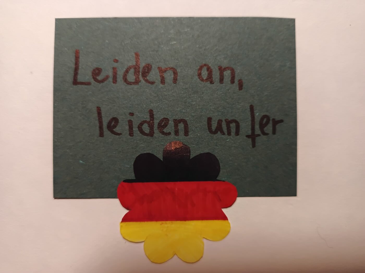 leiden an, leiden unter