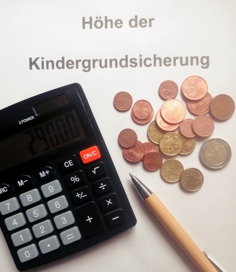 Kindergrundsicherung se skládá z Kindergarantiebetrag a Kinderzusatzbetrag.