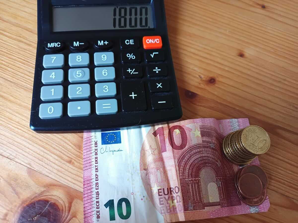 Výše Elterngeld se v Německu propočítává individuálně v závislosti na výši platu